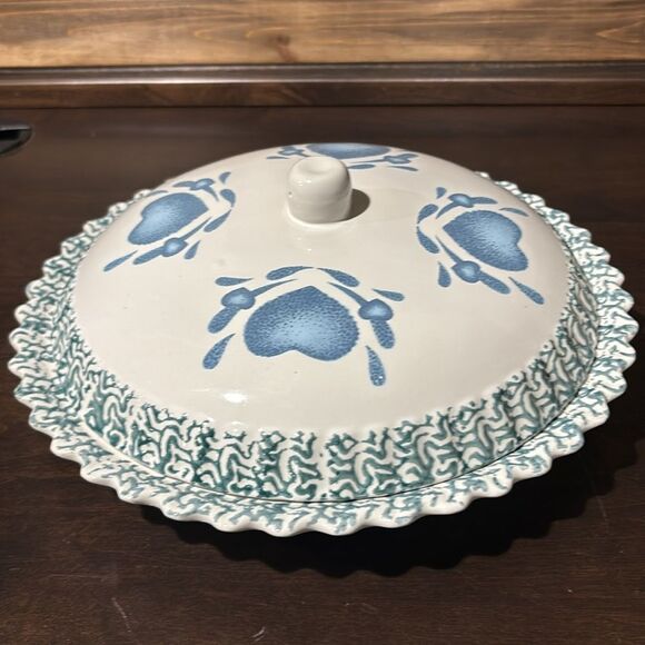 ABC Distributing Beautiful Pattern Blue Hearts Ceramic Pie Plate with Lid - Picture 6 of 12